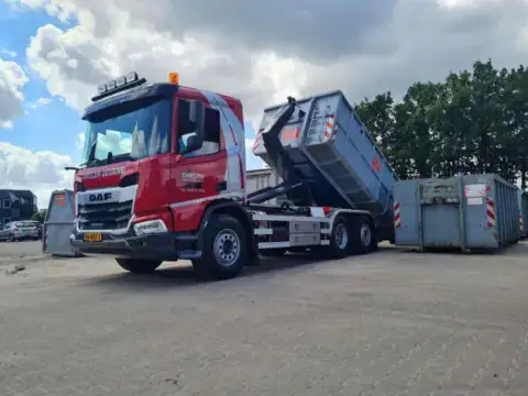 Ausgelieferter LKW DAF XD 450 FAN Day Cab an Thielen Containers